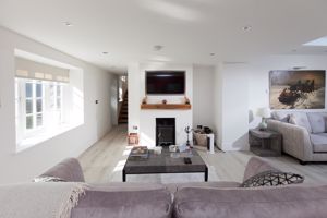 Sitting Room (2)- click for photo gallery